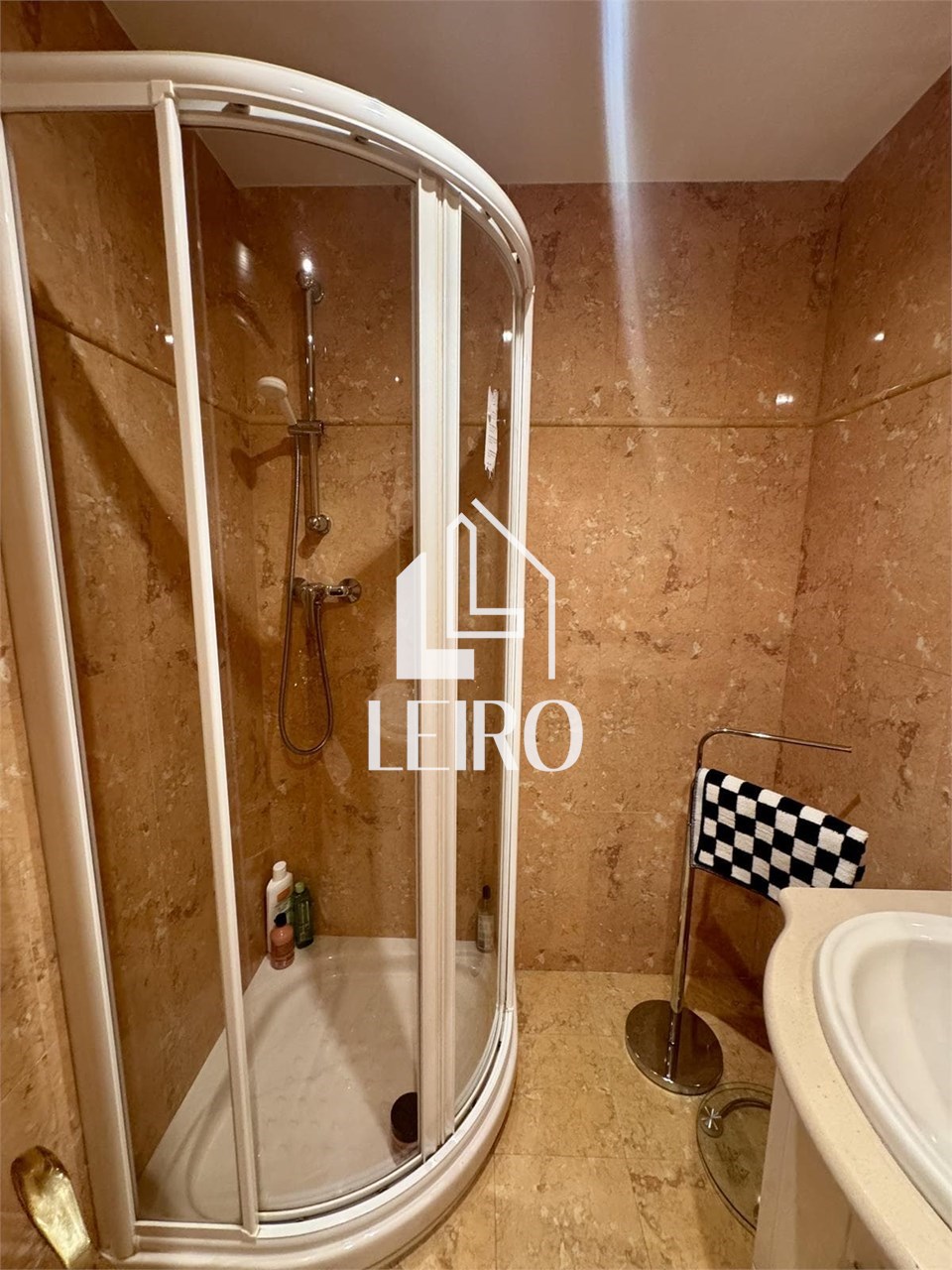 Foto 17 PISO TRES DORMITORIOS CON TERRAZA GARAJE Y TRASTERO