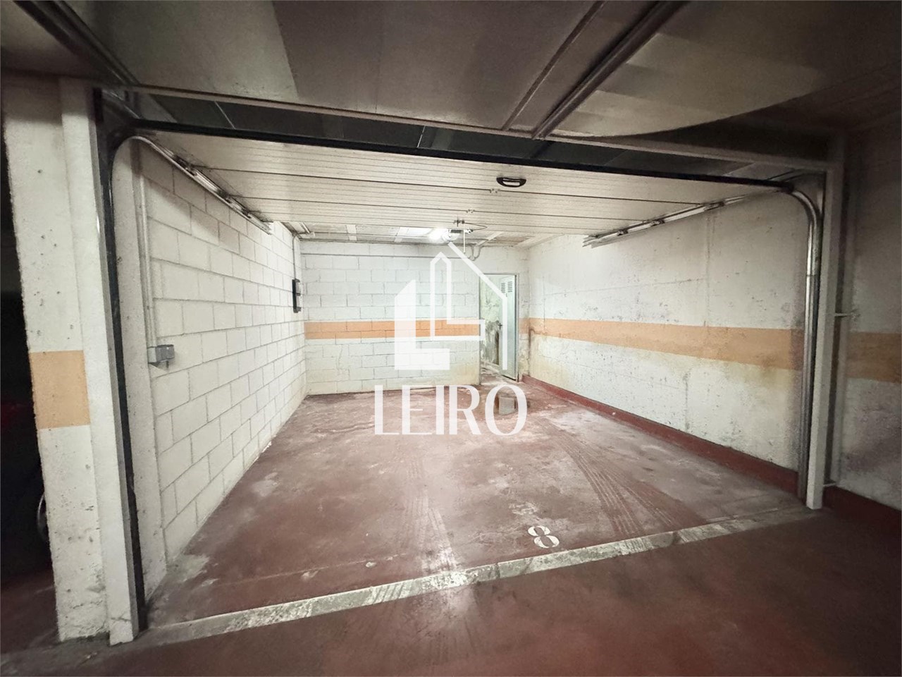 Foto 3 PLAZA DE GARAJE AMPLIA CERRADA CON TRASTERO 