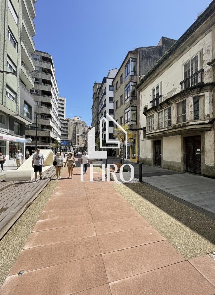 Foto 2 SOLAR EDIFICABLE EN PLENO CENTRO PARA EDIFICIO- 