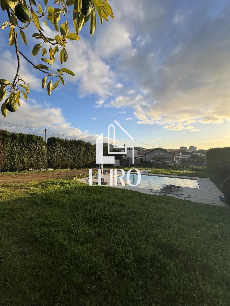 Foto 15 TERRENO EDIFCABLE CON PISCINA 