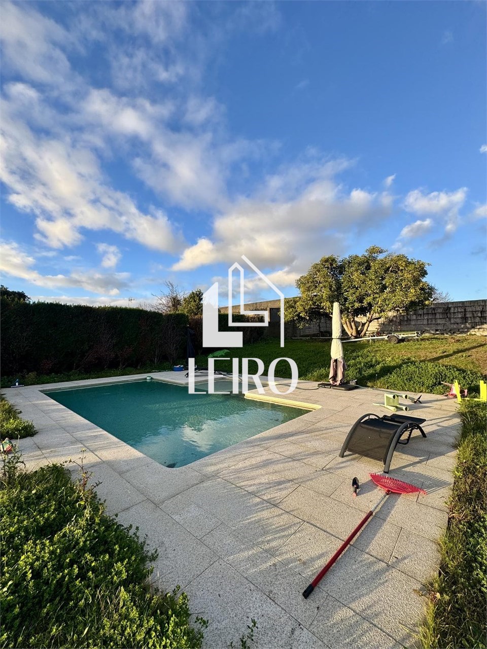 Foto 2 TERRENO EDIFCABLE CON PISCINA 