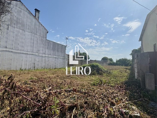 TERRENO EDIFICABLE  MUY BIEN COMUNICADO  - Vilagarcía de Arousa