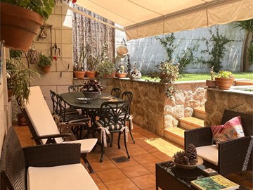 Vivienda Unifamilar con Jardín y Garaje en el Centro de Cambados