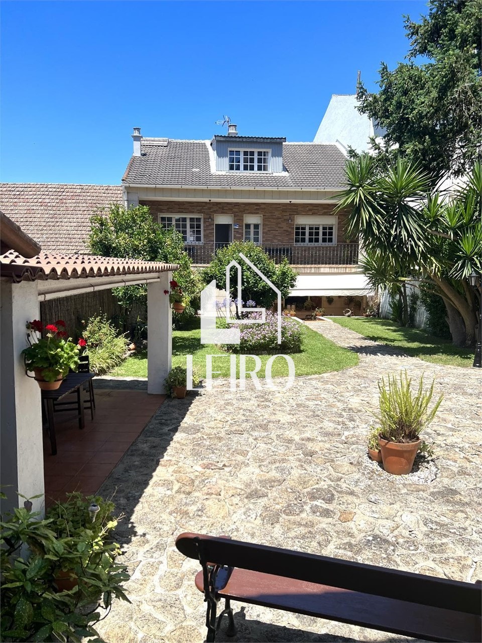 Foto 4 Vivienda Unifamilar con Jardín y Garaje en el Centro de Cambados