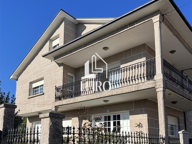 VIVIENDA UNIFAMILIAR  DE PIEDRA CON TERRENO MUY BIEN COMUNICADA - Meis