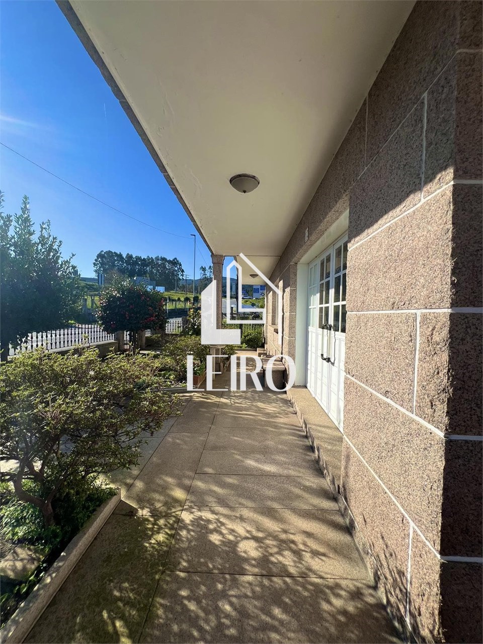 Foto 3 VIVIENDA UNIFAMILIAR  DE PIEDRA CON TERRENO MUY BIEN COMUNICADA