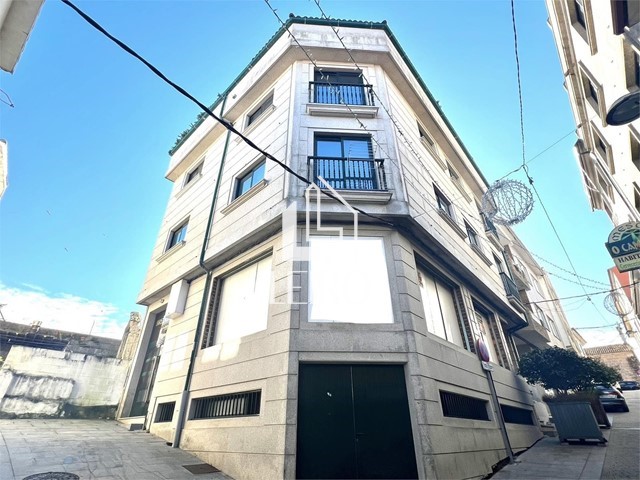  Viviendad/Local Comercial sin Acondicionar con Terreno , Ideal Vivienda!! - Sanxenxo